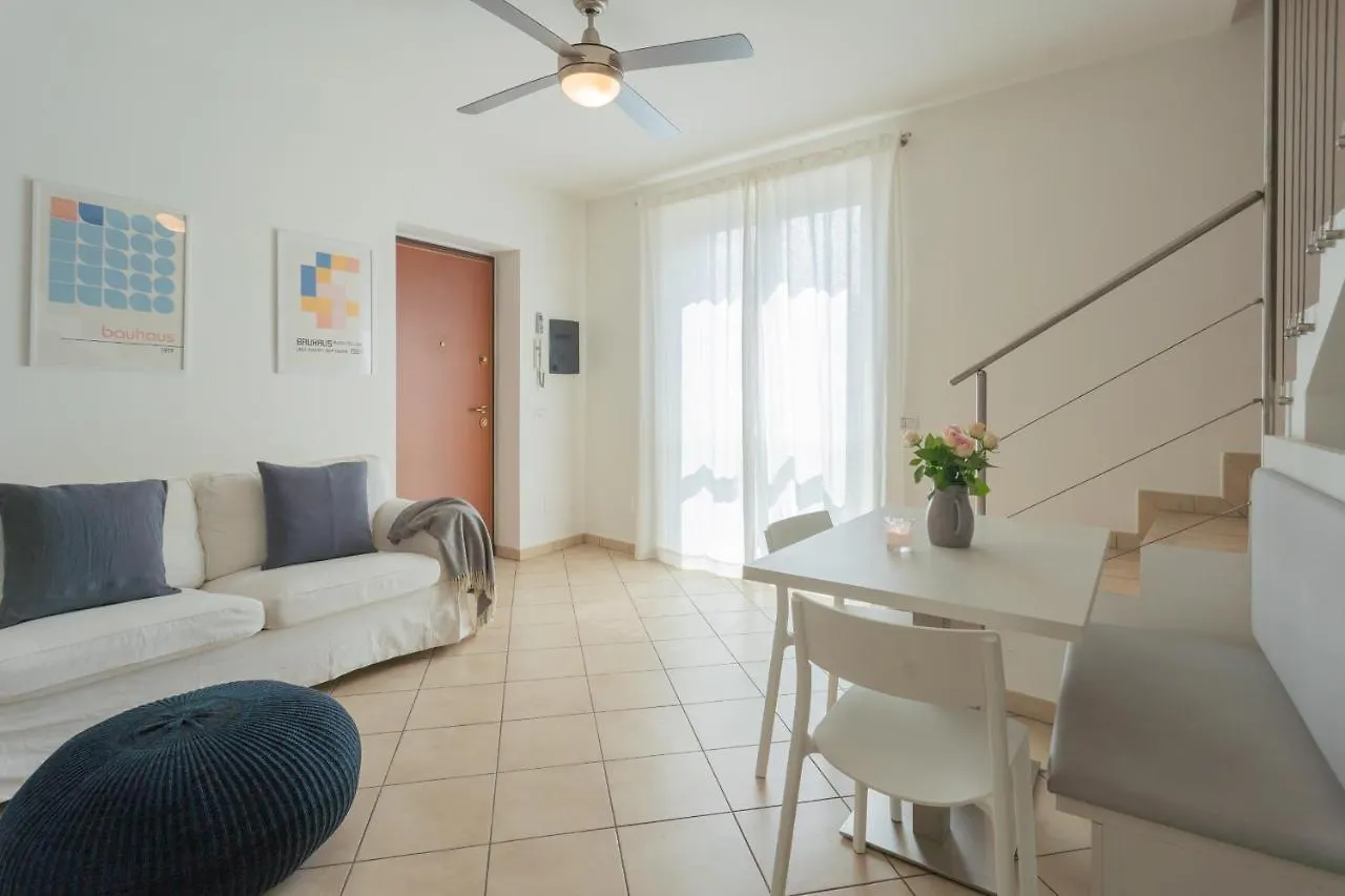 Blue Bliss Apartment By Rent All Como Colonno Italien
