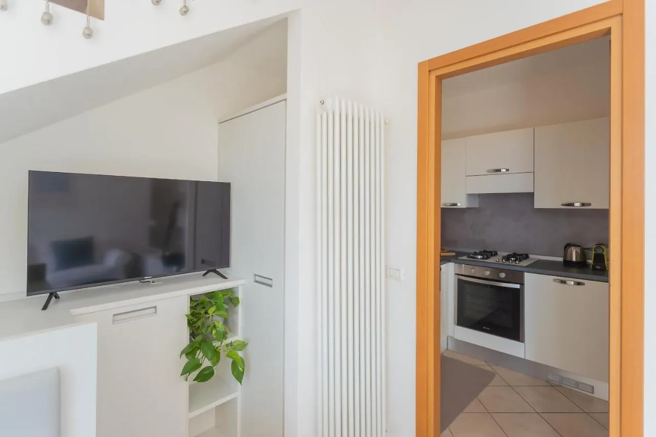 Blue Bliss Apartment By Rent All Como Colonno