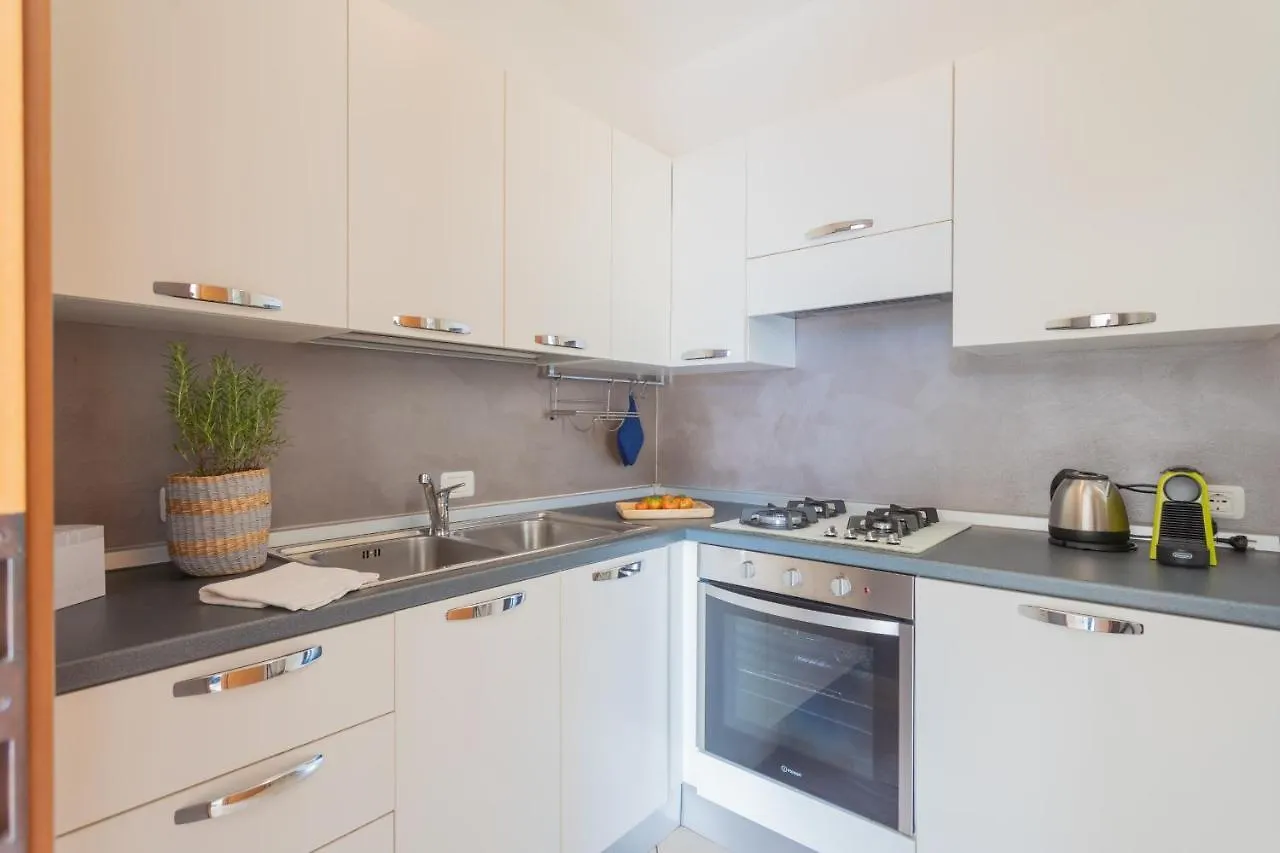 Blue Bliss Apartment By Rent All Como Colonno