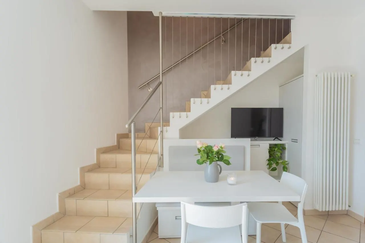 Blue Bliss Apartment By Rent All Como Colonno