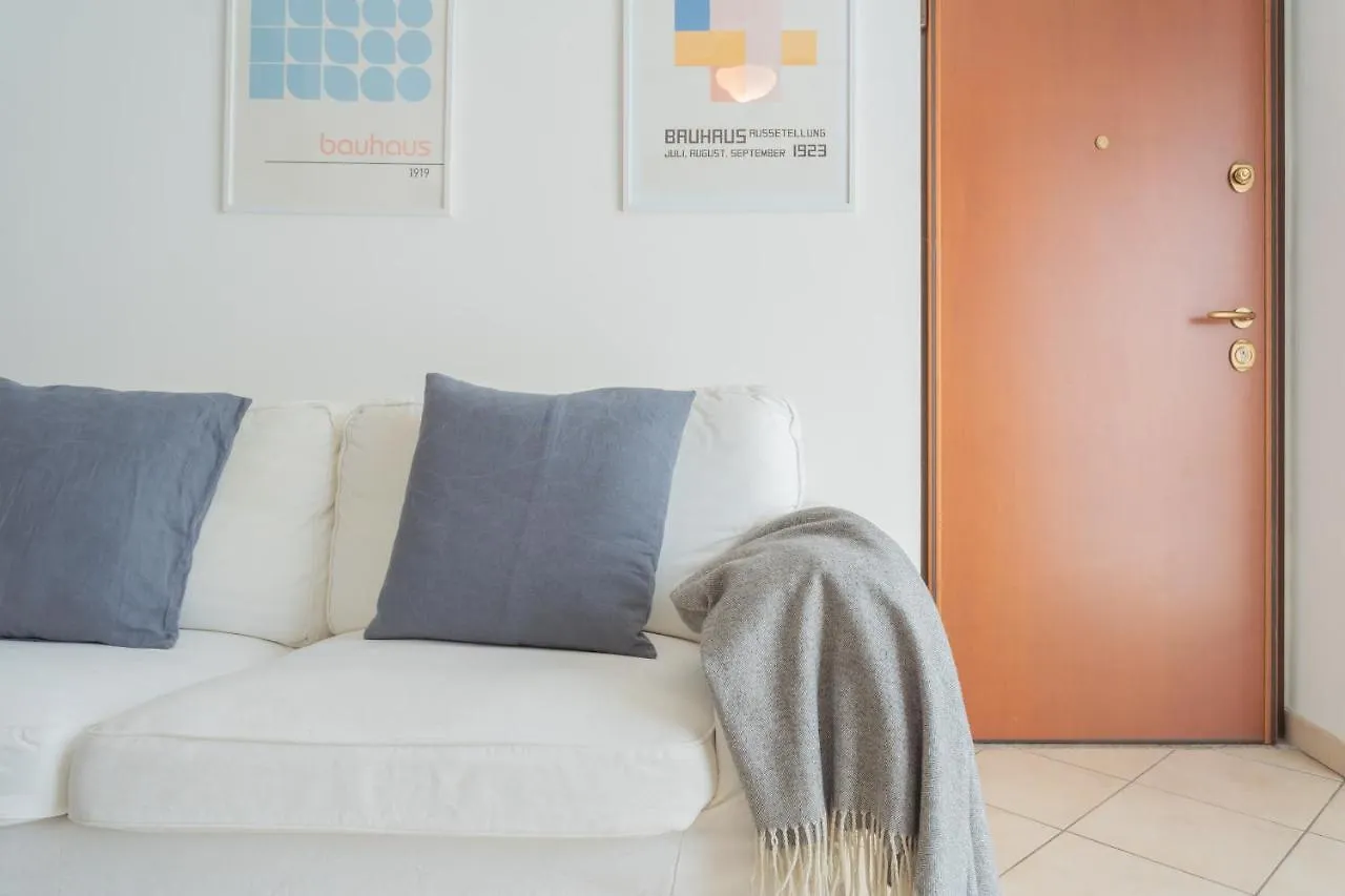 Blue Bliss Apartment By Rent All Como Colonno 0*,  İtalya