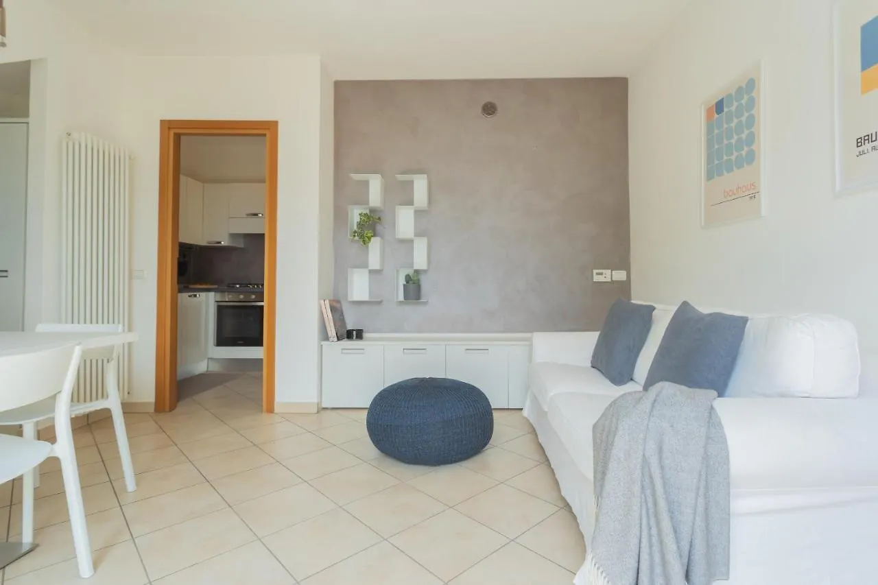 Blue Bliss Apartment By Rent All Como Colonno