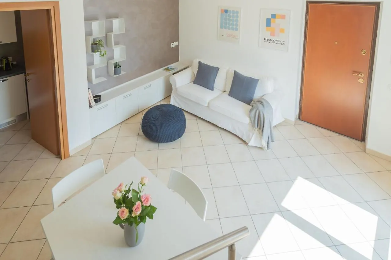 Blue Bliss Apartment By Rent All Como Colonno 0*,  İtalya